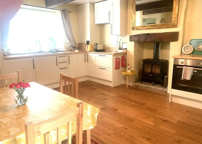 Tilly Cottage - Overlooking Pendle Hill